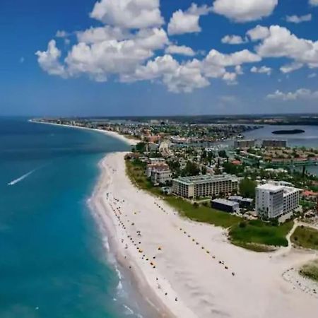 Private One-Bedroom 6 -Directly Across From Beach St. Pete Beach Buitenkant foto