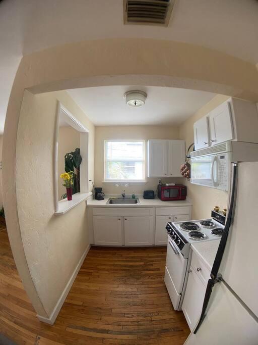 Private One-Bedroom 6 -Directly Across From Beach St. Pete Beach Buitenkant foto
