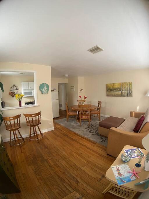 Private One-Bedroom 6 -Directly Across From Beach St. Pete Beach Buitenkant foto